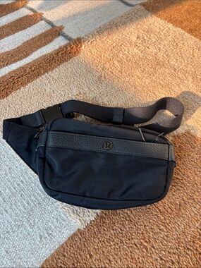 lululemon athletica Black Waist Pack - Compact Hands-Free Belt Bag